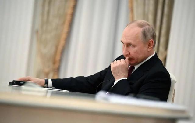 专家谈俄罗斯对泽连斯基发通缉令 战略意图与前景分析