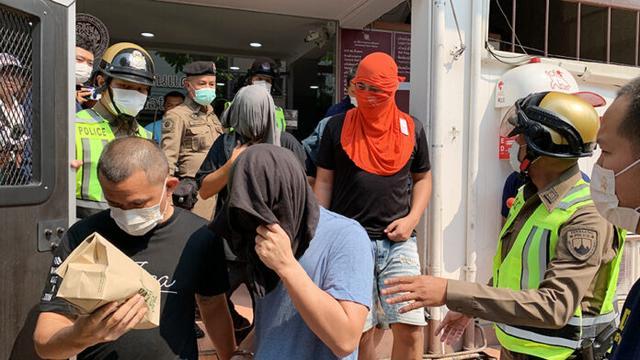 泰国11名现前任警察绑架勒索5名中国游客 涉事警察已被逮捕
