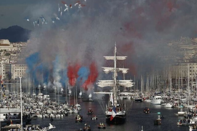 奥运火炬开启法国境内传递 途径400城镇至巴黎