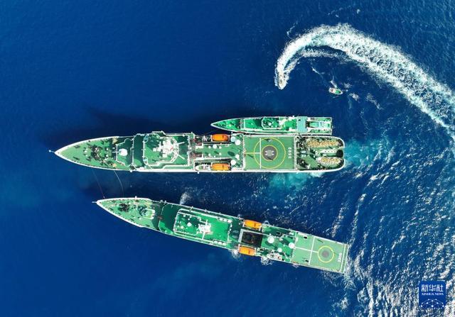 中国海警3502编队在黄岩岛海域投入训练 强化海上维权能力