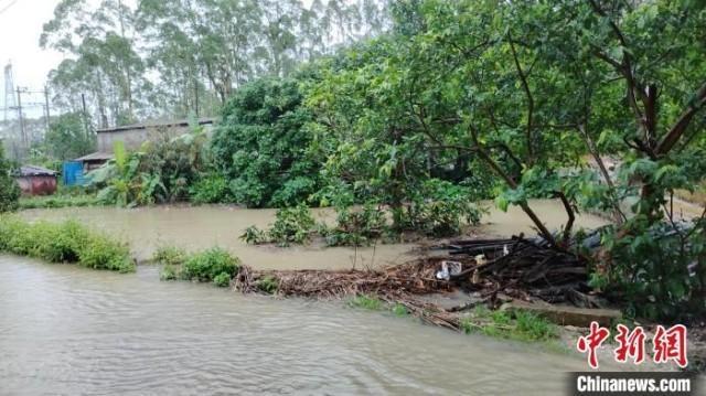 广西防城港一村庄内涝民居被浸泡 273毫米强降雨袭来
