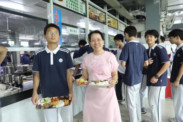 珠海57所学校取消教职工食堂 师生将同餐同菜同价