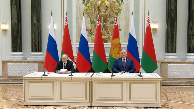 白俄罗斯总统就“伊朗总统坠机遇难”谴责美国，一旁普京提到俄制直升机 