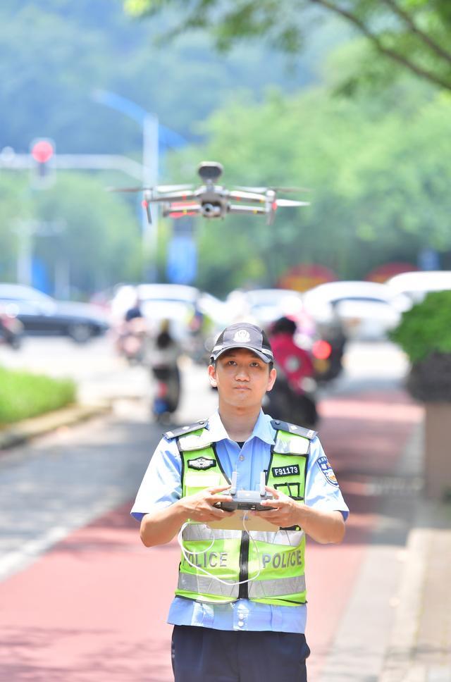 广西柳州交警开启无人机劝导模式 科技助力交通管理