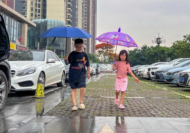 “入夏”至今雨水多，广州或经历近10年第二迟“高温初日”