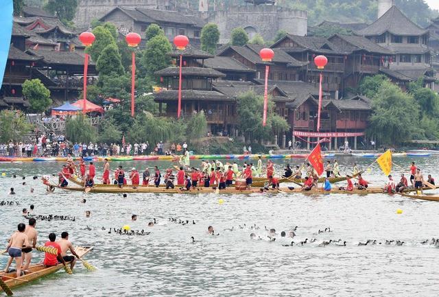 会漂移的龙舟"何以出圈又出海：龙舟经济乘风破浪