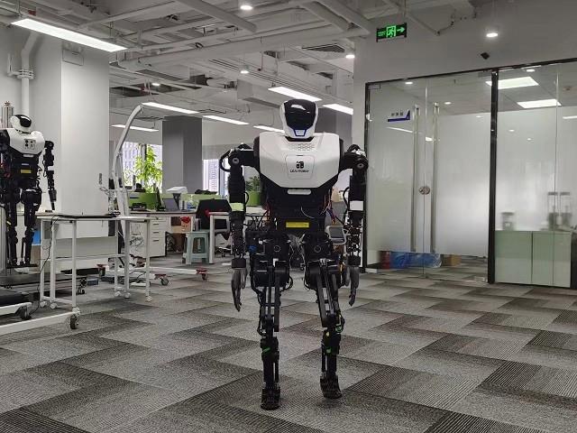 人形机器人站上风口 千亿市场蓄势待发