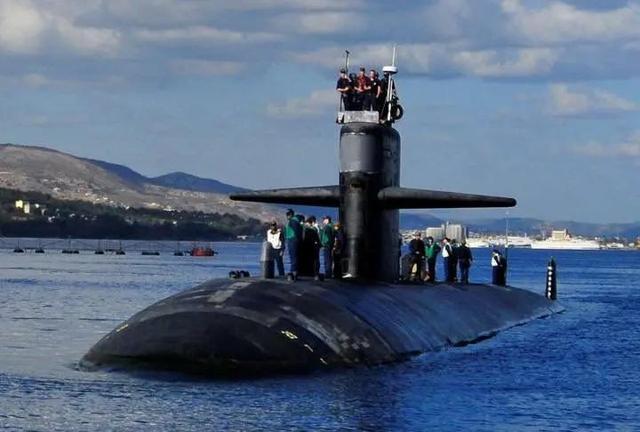 美俄核潜艇同时现身古巴