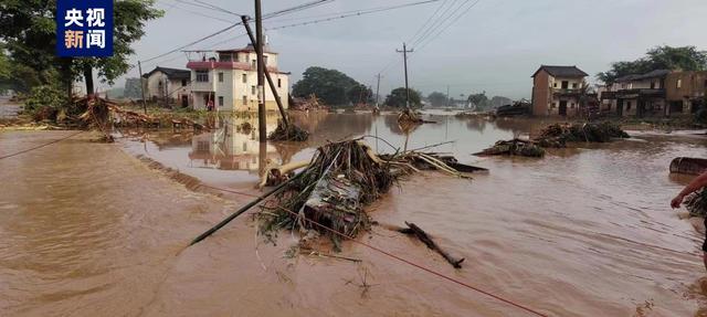 梅州多地被淹 有地方水位逼近2楼 防汛应急响应升至Ⅲ级