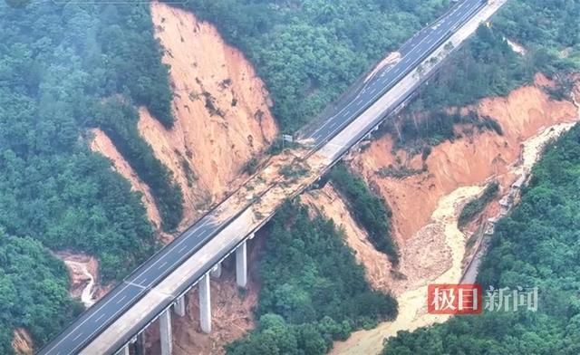 梅州暴雨山体滑坡致一高速公路中断