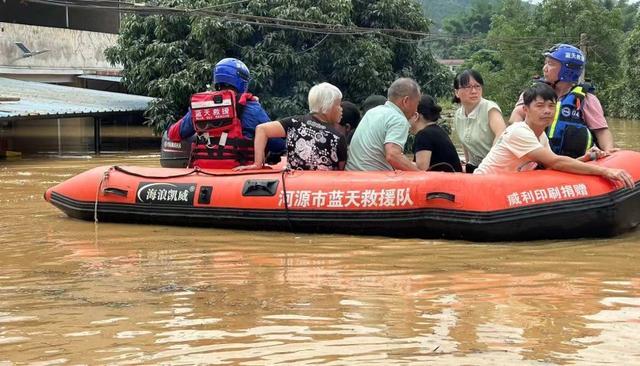广东梅州暴雨致信号中断家人失联，村民：从未见过如此大的雨