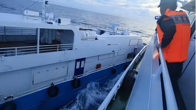 中国海警登检菲船只画面曝光 维护主权正当行为