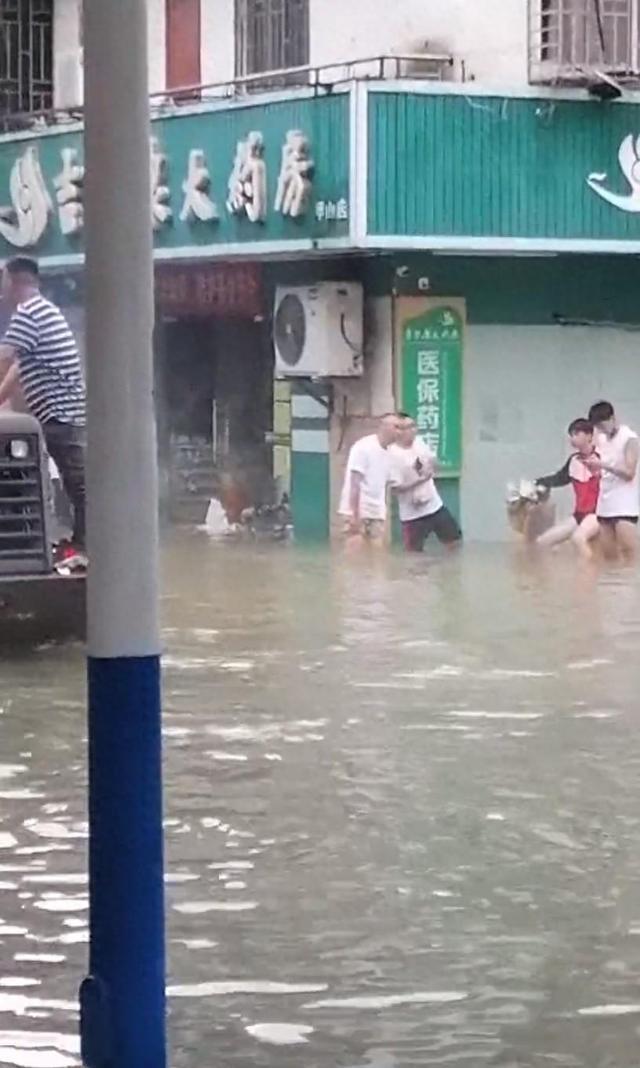 广西药店女职员疑在洪水中触电身亡