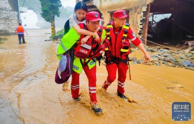 安徽黄山：多措并举应对强降雨，确保民众安全