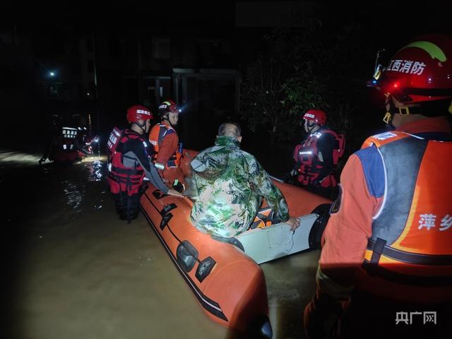 江西防汛救灾一线扫描 多地全力应对洪涝灾害