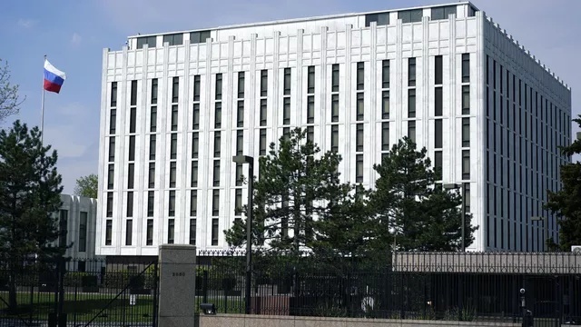 美关闭俄在华盛顿和纽约的签证中心