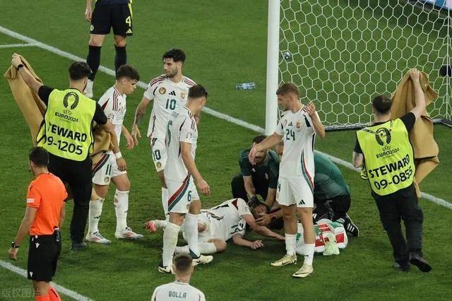 比赛中出意外 匈牙利球员被撞休克