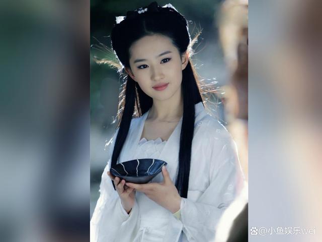 刘亦菲认出朱珠唇印 女星独特互动引热议