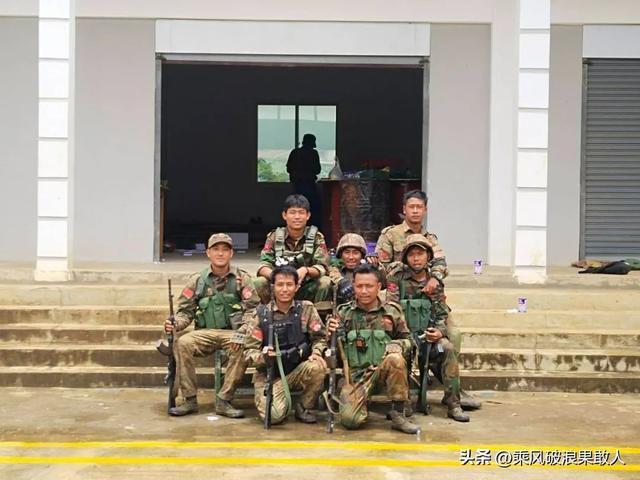 17名缅军向缅北武装投降，上缴武器类型繁多！