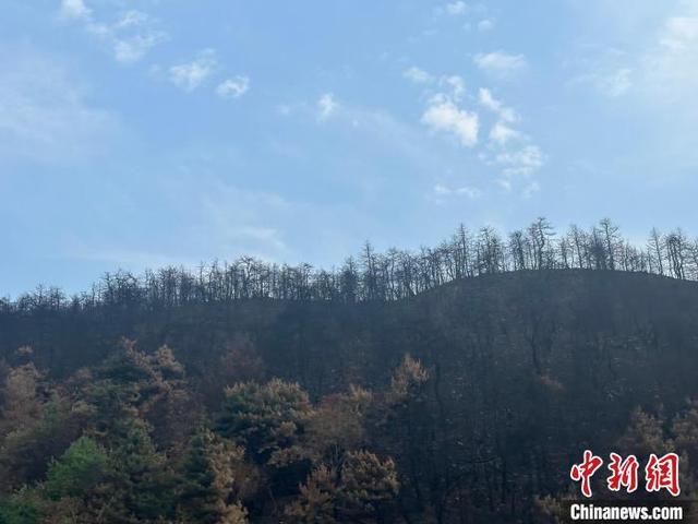 山西临汾山火东线明火已全部扑灭 救援力量2350余人投入