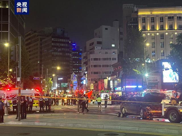 韩国首尔重大交通事故致9人死亡 70岁司机肇始，原因待查