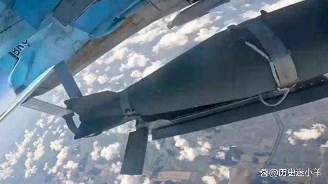 俄投放800枚滑翔炸弹进行轰炸 乌克兰急寻应对之策