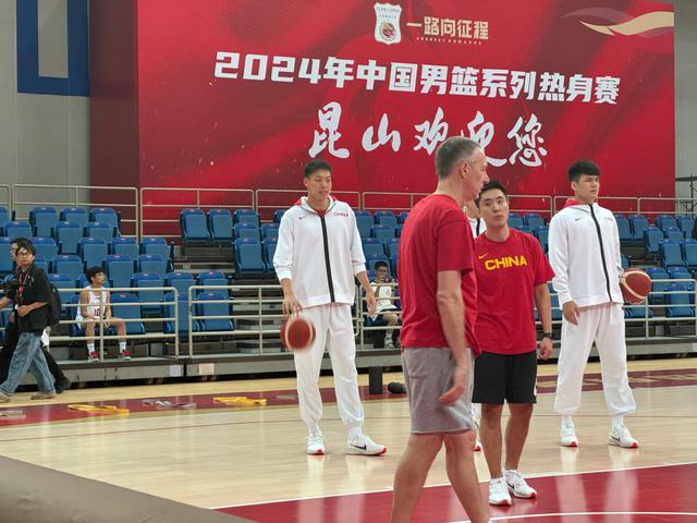 朱芳雨：中国男篮目前存在心魔 面对欧美强队没有自信