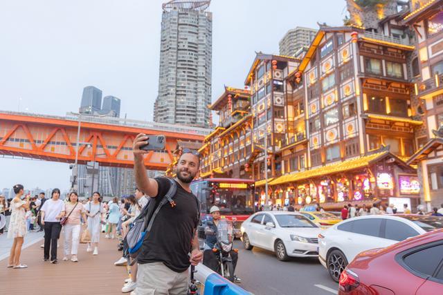 外国游客：在中国旅游很“丝滑”，体验“说走就走”的畅游！