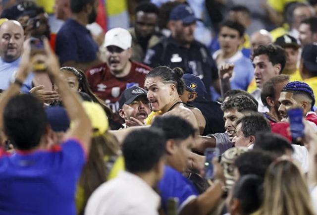 一文回顾美洲杯冲突：努涅斯肉搏球迷，11人被调查，或遭重罚