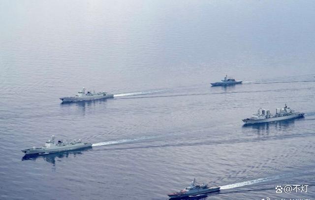 美国紧张了，声称在阿拉斯加发现多艘中国军舰：解放军和平巡航，美国需适应
