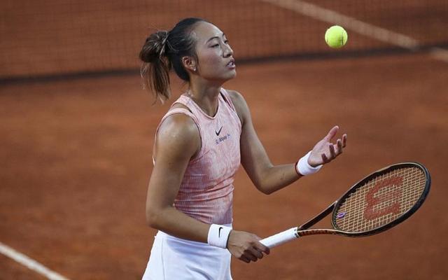 郑钦文夺生涯第三冠 中国金花闪耀WTA赛场
