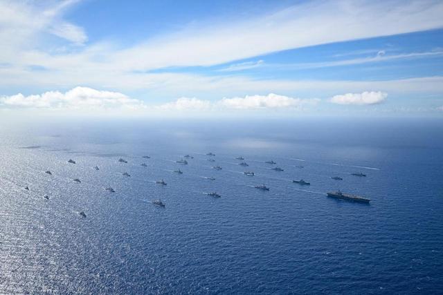 美军率领29国军舰大合照，中国军舰单枪匹马围观 海权自信彰显