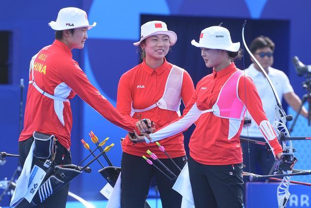中国射箭女团摘银韩国教练哽咽 坚持超越，永不言弃