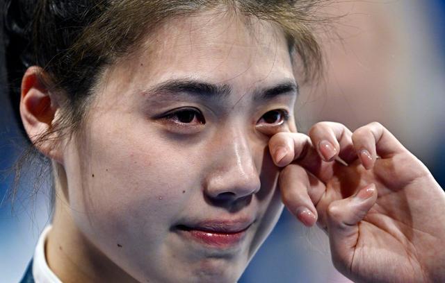 记者：奥运银牌铜牌不代表失败 张雨霏泪洒领奖台展露坚韧