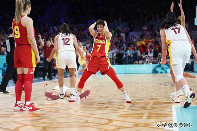 热议中国女篮惨败！媒体人怒批外线瞎投 中国篮球最后遮羞布被扯掉