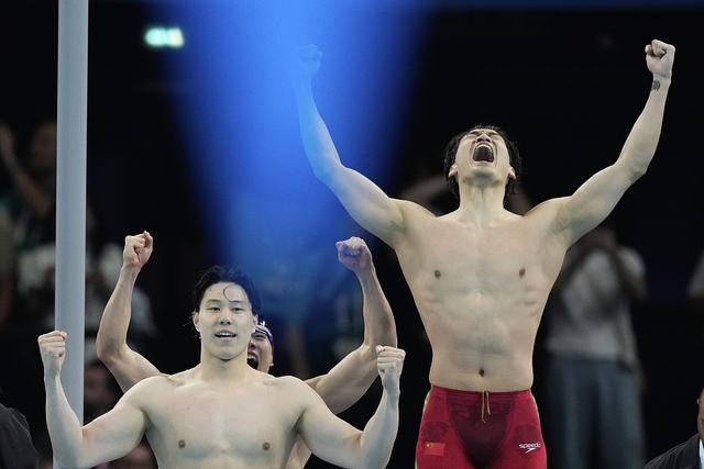 中国队男子4×100混接金牌 破美国40年垄断