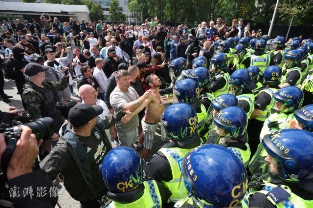 英国爆13年来最严重骚乱 英首相回应 极右翼暴行，政府紧急会议应对