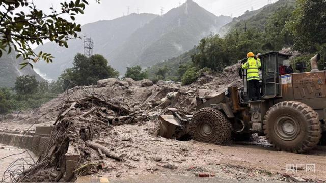 康定特大山洪泥石流8人遇难19人失联 转移安置939人