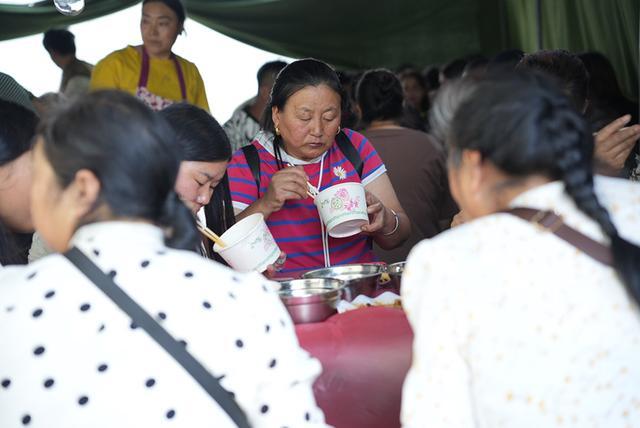 掏出两代人积蓄买的房被泥石流淹没 家园破碎，未来何在？