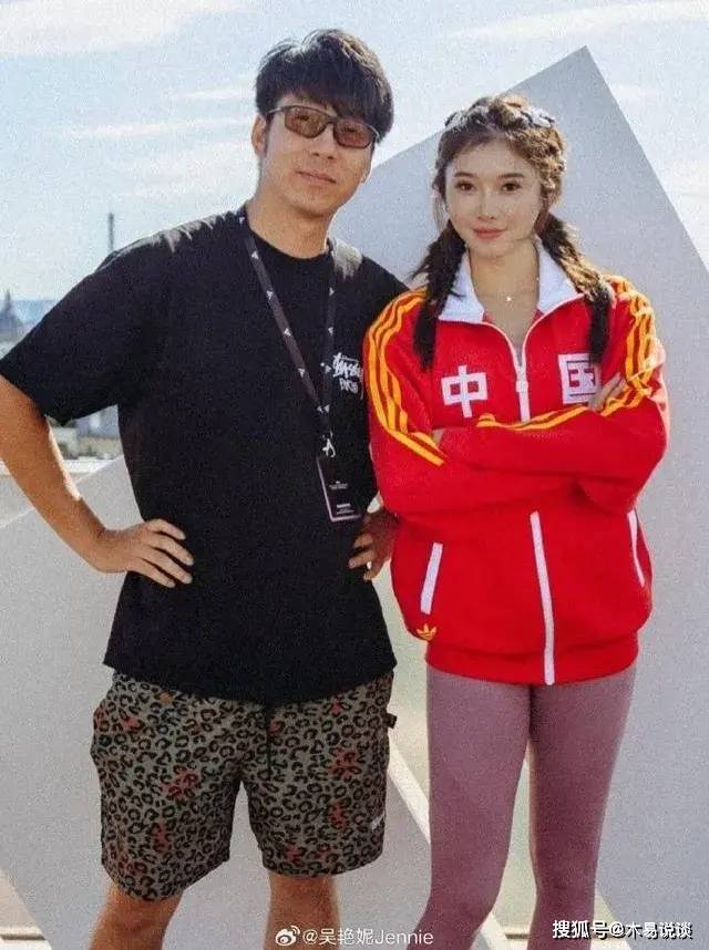 吴艳妮晒合照致谢：粉丝陪伴成长之路