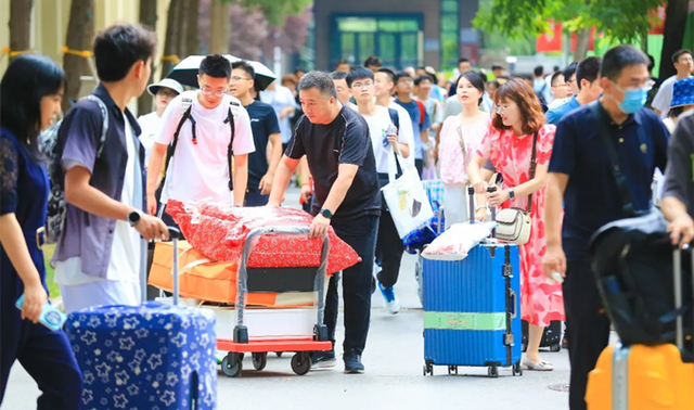 男生15天骑行1328公里到北大报到 芳华之旅，渴望登程