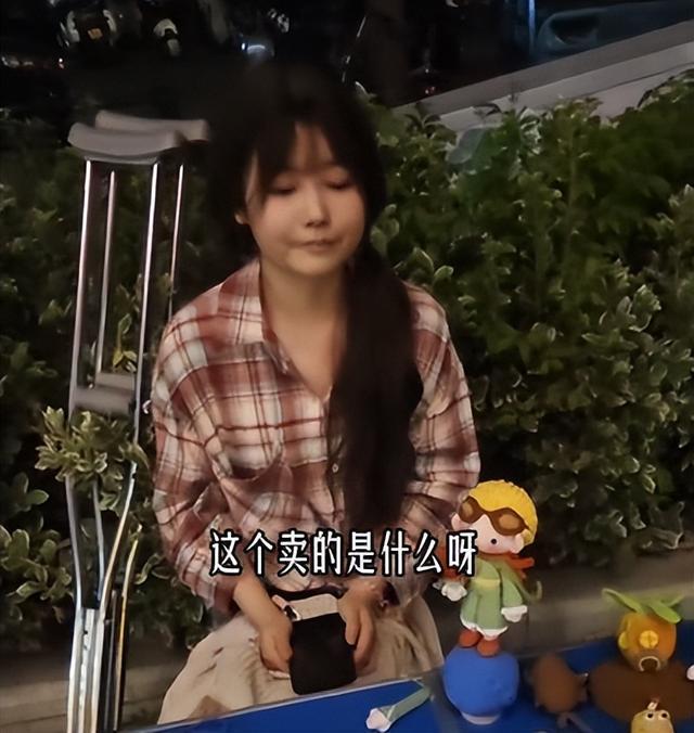 女孩高考时晕倒确诊骨癌摆摊赚钱