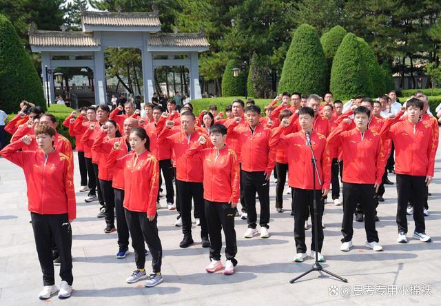 许昕问王楚钦合照留空是谁提的 国乒不经意间的兄弟情