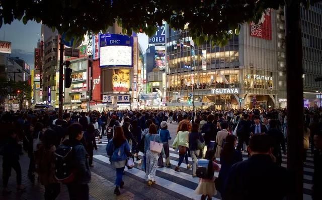 100多万中国人涌入日本，只为了这一件事 15万华人放弃国籍加入日本？