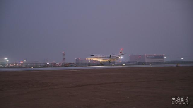 武汉天河机场第三跑道飞行校验完成 提前两天圆满成功