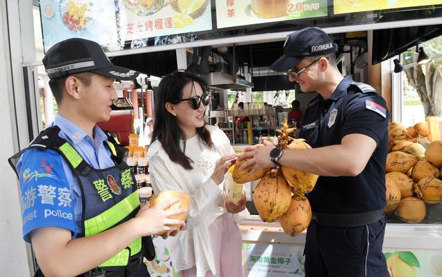 中国和塞尔维亚在三亚进行联合巡逻