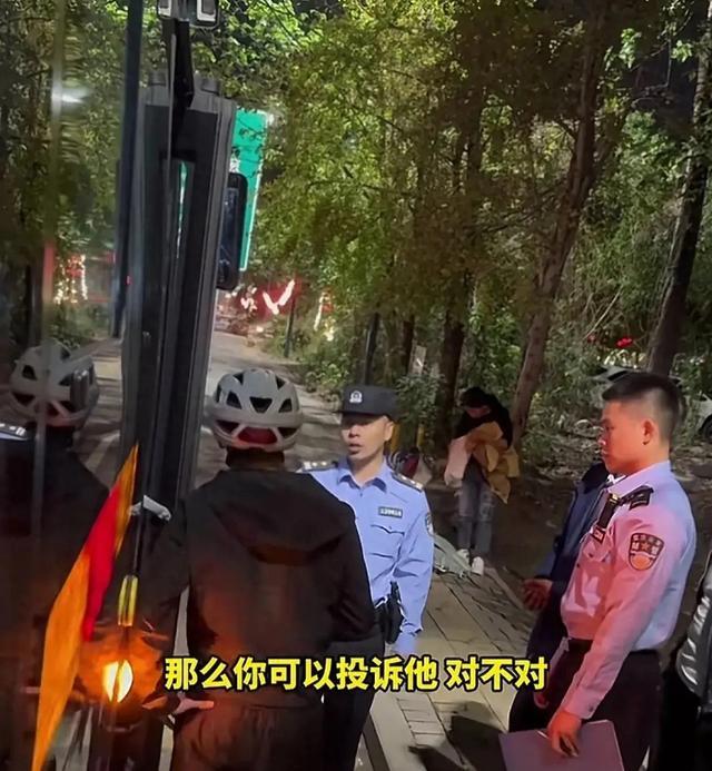 男子带电动车上公交遭阻后想要投诉