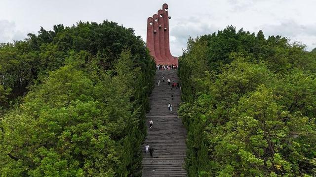 贵州红色景点国庆假期受追捧 红色旅游成为新风尚