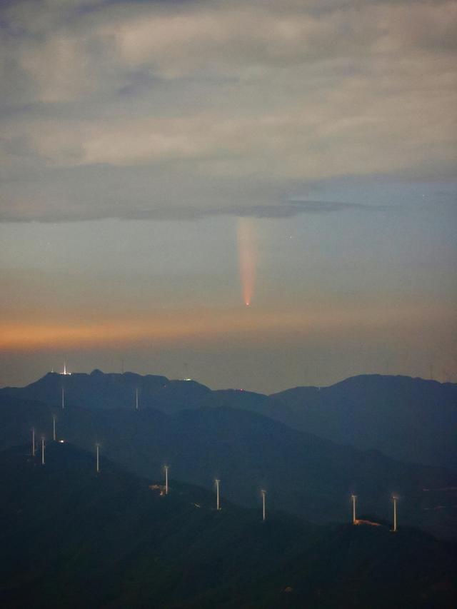 广州天文爱好者拍到6万年一遇彗星