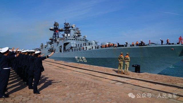 中俄海军舰艇抵达青岛 完成联合演习任务